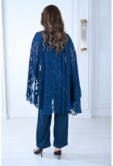 طقم نسائي بتصميم كاب أنيق وتطريز لامع طقم نسائي بتصميم كاب أنيق وتطريز لامع