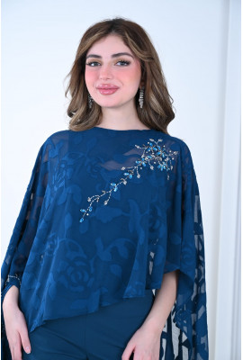 طقم نسائي بتصميم كاب أنيق وتطريز لامع