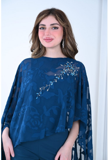 طقم نسائي بتصميم كاب أنيق وتطريز لامع طقم نسائي بتصميم كاب أنيق وتطريز لامع