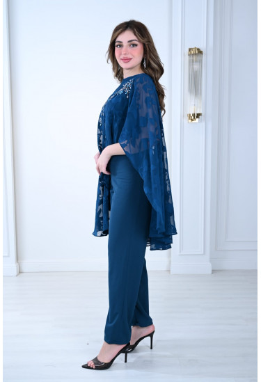 طقم نسائي بتصميم كاب أنيق وتطريز لامع طقم نسائي بتصميم كاب أنيق وتطريز لامع