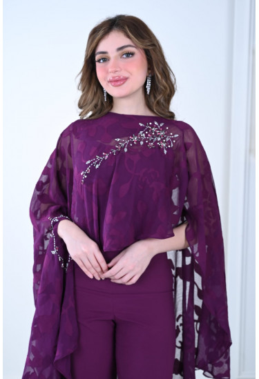 طقم نسائي بتصميم كاب أنيق وتطريز لامع طقم نسائي بتصميم كاب أنيق وتطريز لامع