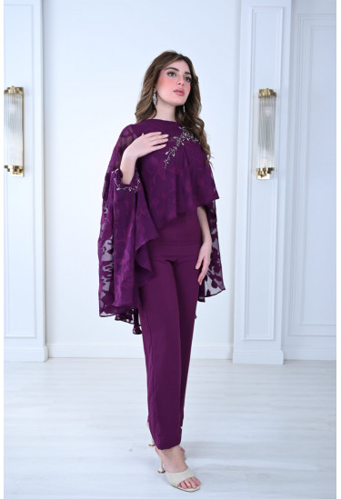 طقم نسائي بتصميم كاب أنيق وتطريز لامع طقم نسائي بتصميم كاب أنيق وتطريز لامع