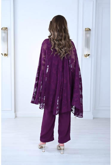 طقم نسائي بتصميم كاب أنيق وتطريز لامع طقم نسائي بتصميم كاب أنيق وتطريز لامع