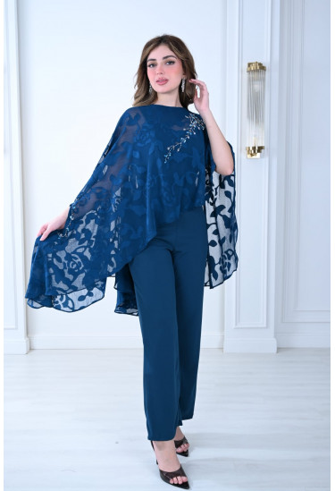 طقم نسائي بتصميم كاب أنيق وتطريز لامع طقم نسائي بتصميم كاب أنيق وتطريز لامع