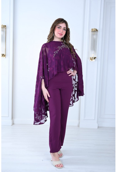 طقم نسائي بتصميم كاب أنيق وتطريز لامع طقم نسائي بتصميم كاب أنيق وتطريز لامع