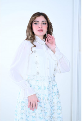 تنورة منقوشة بالورود مع بلوزة مزينة بالكريستال تنورة منقوشة بالورود مع بلوزة مزينة بالكريستال