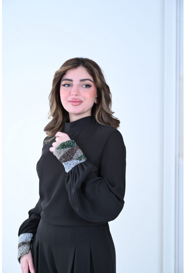 جمبسوت نسائي مع أكمام طويلة وتفاصيل مطرزة جمبسوت نسائي مع أكمام طويلة وتفاصيل مطرزة