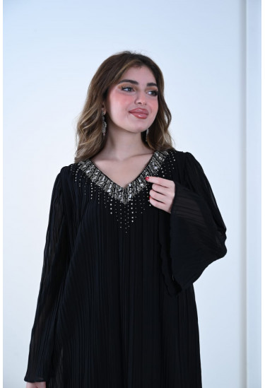 فستان بليسيه أنيق بتصميم ناعم وتطريز فاخر