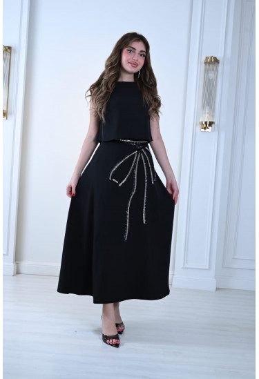 طقم راقي بتفاصيل ذهبية فاخرة