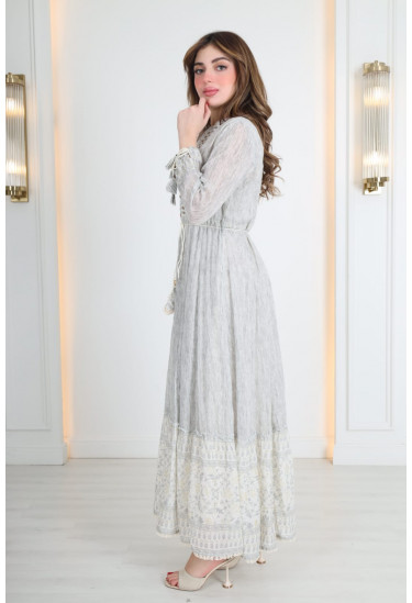 فستان صيفي طويل بتطريز أنيق ورباط خصر