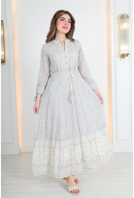 فستان صيفي طويل بتطريز أنيق ورباط خصر فستان صيفي طويل بتطريز أنيق ورباط خصر