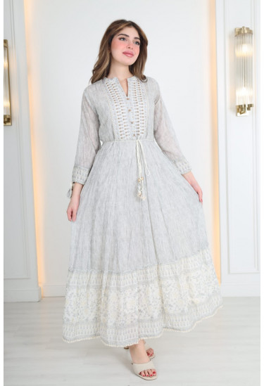 فستان صيفي طويل بتطريز أنيق ورباط خصر