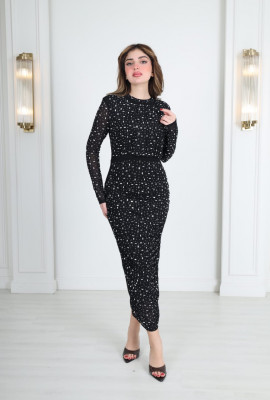 فستان نسائي مزين بفصوص الاستراس