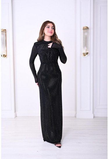 فستان نسائي لامع بأطلالة أنيقة 