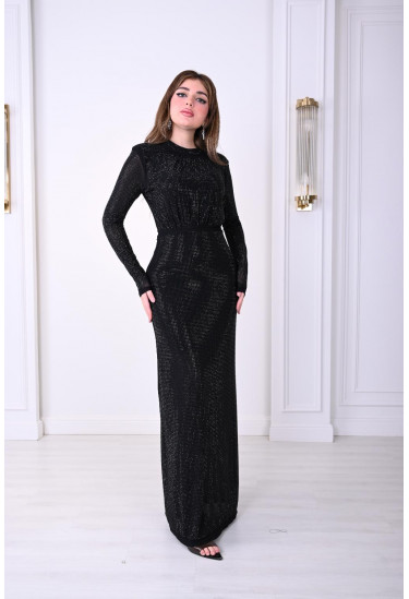 فستان نسائي لامع بأطلالة أنيقة 