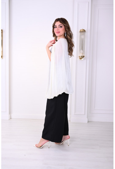 جمبسوت أنيق بكاب فضفاض وتفاصيل زهرية جمبسوت أنيق بكاب فضفاض وتفاصيل زهرية