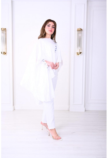 طقم أنيق بكيب مطرز راقي