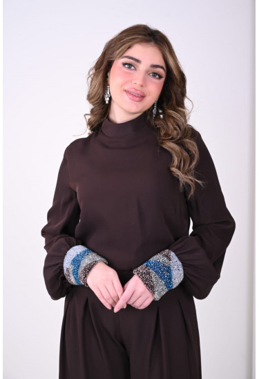 جمبسوت نسائي مع أكمام طويلة وتفاصيل مطرزة جمبسوت نسائي مع أكمام طويلة وتفاصيل مطرزة