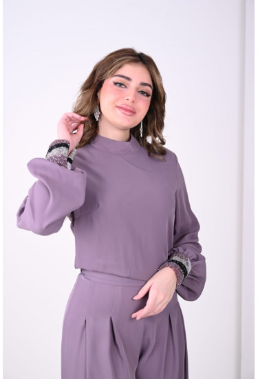جمبسوت نسائي مع أكمام طويلة وتفاصيل مطرزة جمبسوت نسائي مع أكمام طويلة وتفاصيل مطرزة