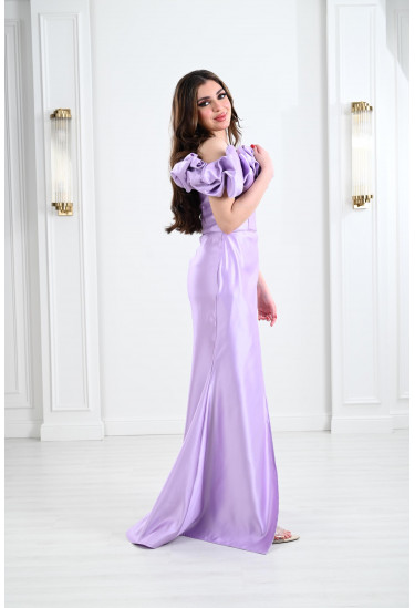 فساتين سهرة نسائية بقصة مذهلة