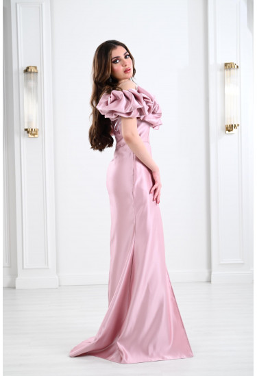 فساتين سهرة نسائية بقصة مذهلة