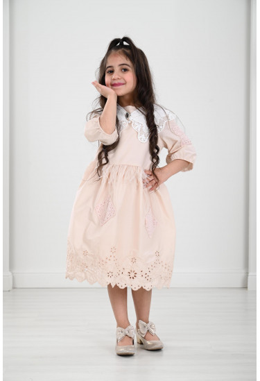 فستان مزين بالريش للأطفال