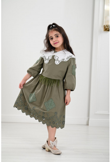 فستان مزين بالريش للأطفال