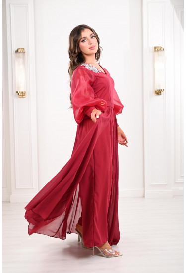 فستان طويل بأكمام طوبلة منفوخة