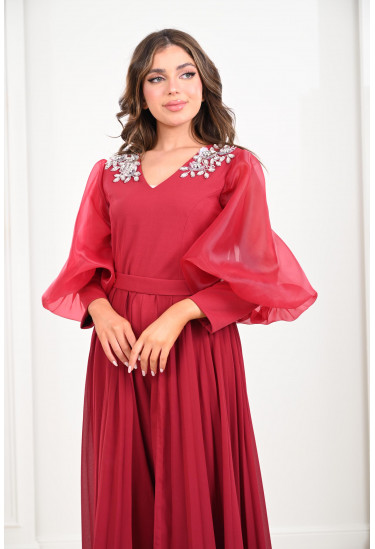 فستان طويل بأكمام طوبلة منفوخة