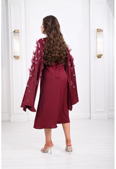 فستان ميدي بتصميم عصري أنيق