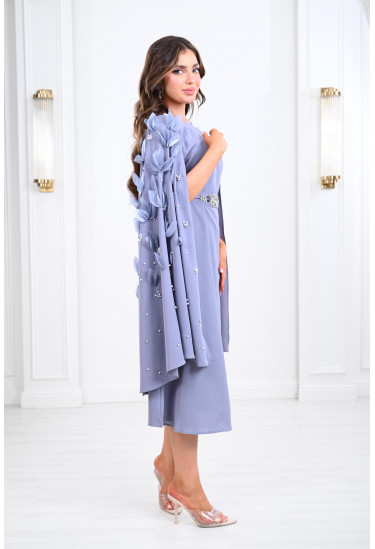 فستان ميدي بتصميم عصري أنيق