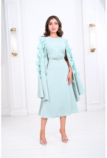 فستان ميدي بتصميم عصري أنيق