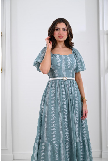 فستان طويل بنصف كم