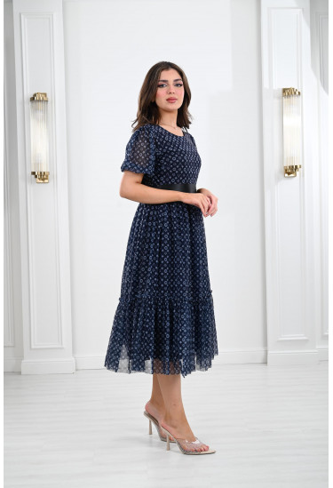 فستان ميدي مزين بنقوشات عصرية