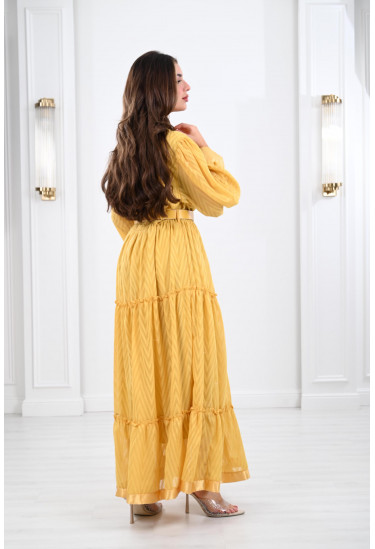 فستان نسائي بطبقات متعددة