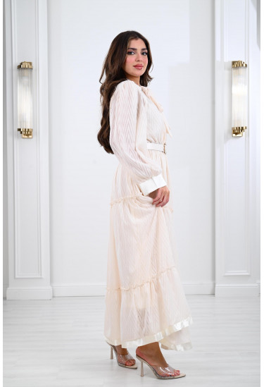 فستان نسائي بطبقات متعددة