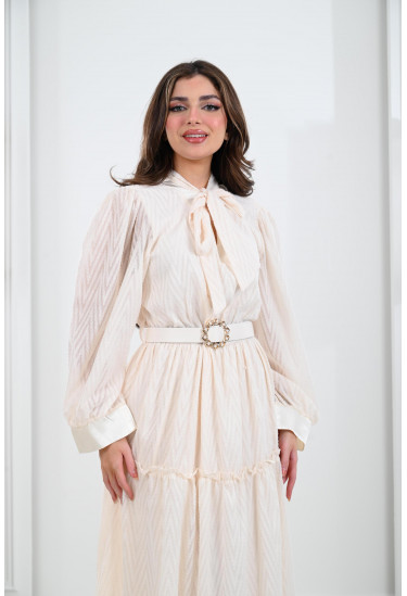 فستان نسائي بطبقات متعددة