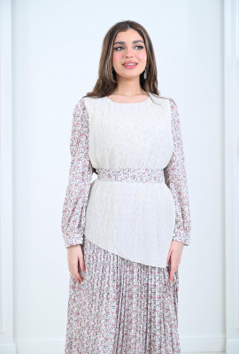 فستان نسائي بنقوشات زهور رقيقة