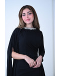 فستان سهرة طويل بأكمام غير متماثلة