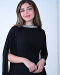 فستان سهرة طويل بأكمام غير متماثلة