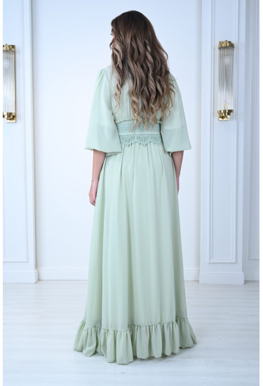 فستان ماكسي أنيق بلمسات دانتيل راقية