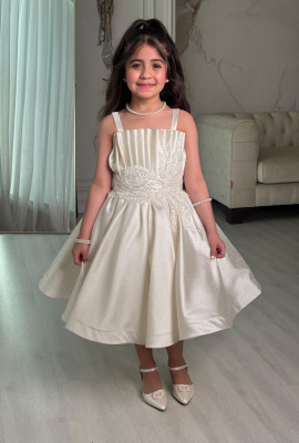 فستان بناتي مطرز و منفوش