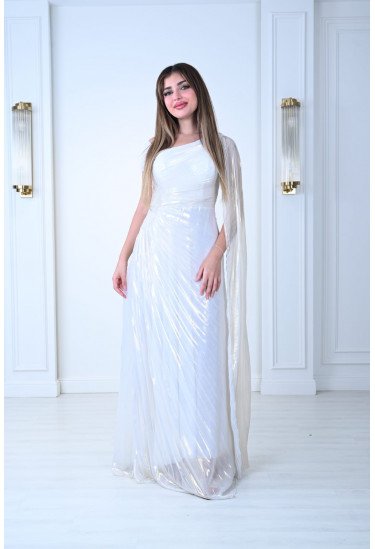 فستان سهرة بتصميم طيات ولمسة ملكية 