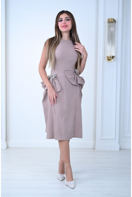 فستان قصير أنيق للمناسبات بدون أكمام 