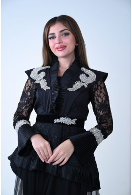 فستان سهرة فاخر بتطريز أنيق ودانتيل شفاف