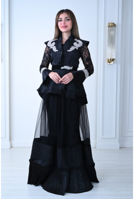 فستان سهرة فاخر بتطريز أنيق ودانتيل شفاف