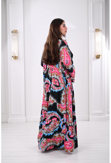 جلابية فضفاضة مزينة بطباعات ملونة 