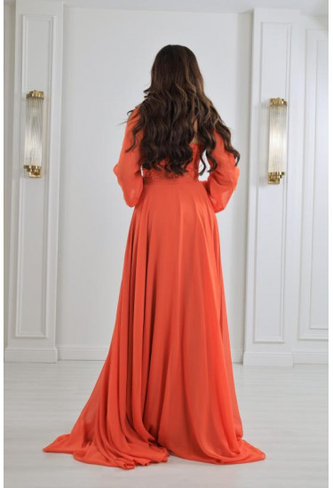 فستان نسائي للسهرات بصدر مطرز فستان نسائي للسهرات بصدر مطرز