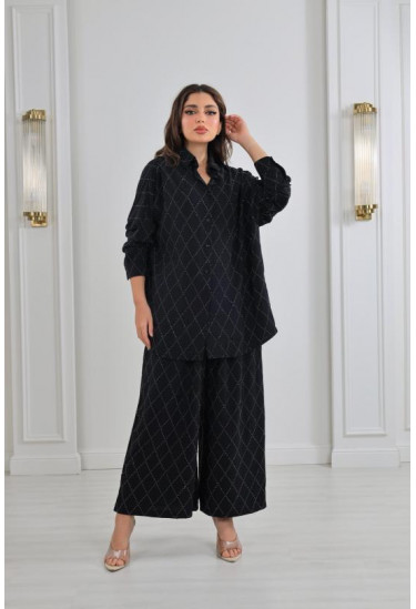 طقم نسائي صيفي بتطريز رقيق و لامع