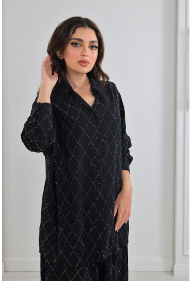 طقم نسائي صيفي بتطريز رقيق و لامع